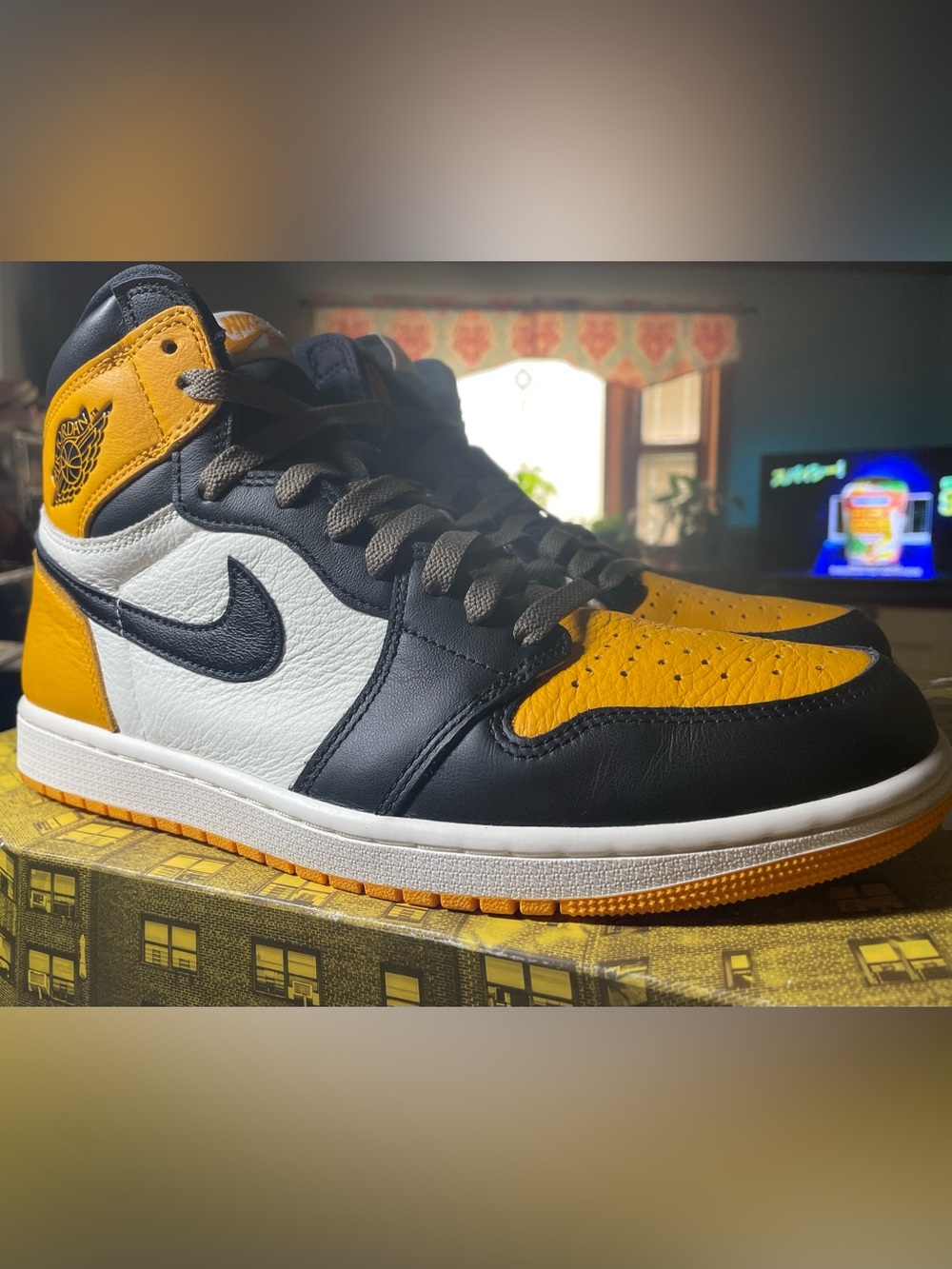 Jordan 1 Retro High Jordan 1 Retro High OG 🚖 Taxi 🚖 11M - Picture 3 of 16